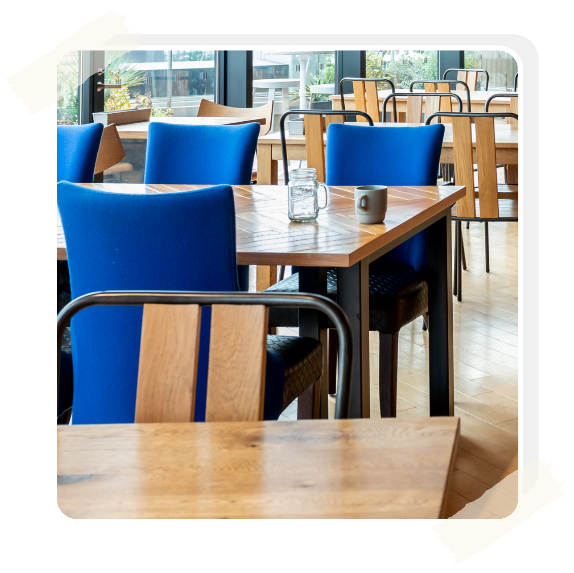 Stuehle_Blau_2Tesafilme